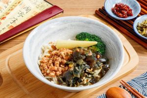 中壢必吃美食 25年粵菜功夫 匠心打造創意牛肉麵及濃郁雞湯