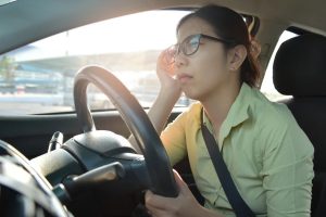 滑手機一久就眼模糊？醫：恐老花提早報到 當心白內障同時找上門