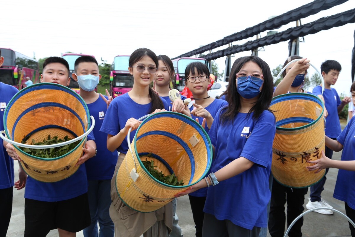 南霸天跨界教育 茶之魔手與在地國小共創「最香的畢業禮」