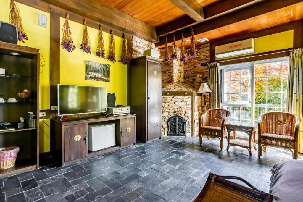 清境農場住宿推薦 南法風格南投景觀民宿 藏身高山落羽松森林間