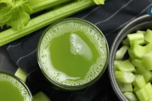 西芹汁風潮下，慢性腎臟病患者該如何安全飲食？營養師提醒：勿輕易跟風