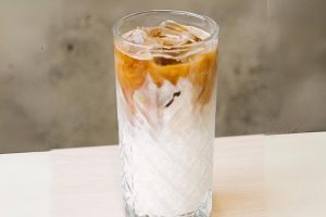 麻豆交流道下療癒系手搖飲 20歲年輕老闆堅持天然茶香引路人駐足