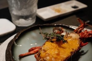 台中鐵板燒品牌打造現代感餐桌劇場 低調奢華鐵板料理新體驗