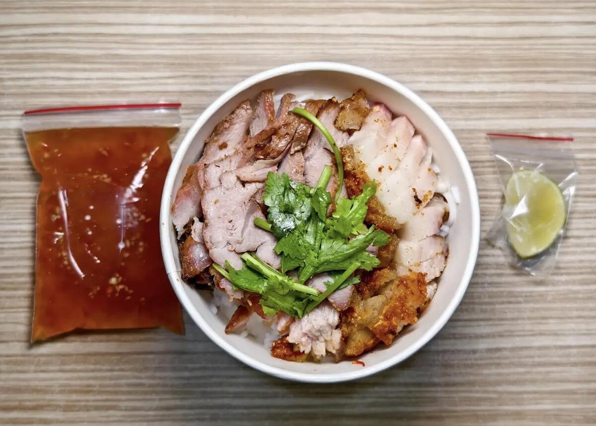 新莊越南料理推薦 餡料爆棚的越式法國麵包 新北在地人激推