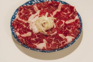 新店牛肉火鍋推薦 炭火直燒、湯頭濃郁隱藏系鍋物品牌