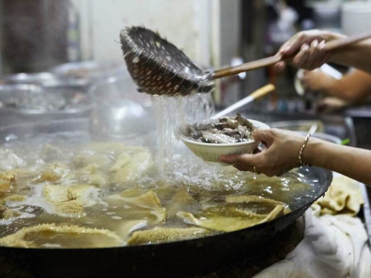 嘉義美食｜一日獨旅美食地圖 80年牛雜湯、現炸麻糬、私藏甜點一次吃遍