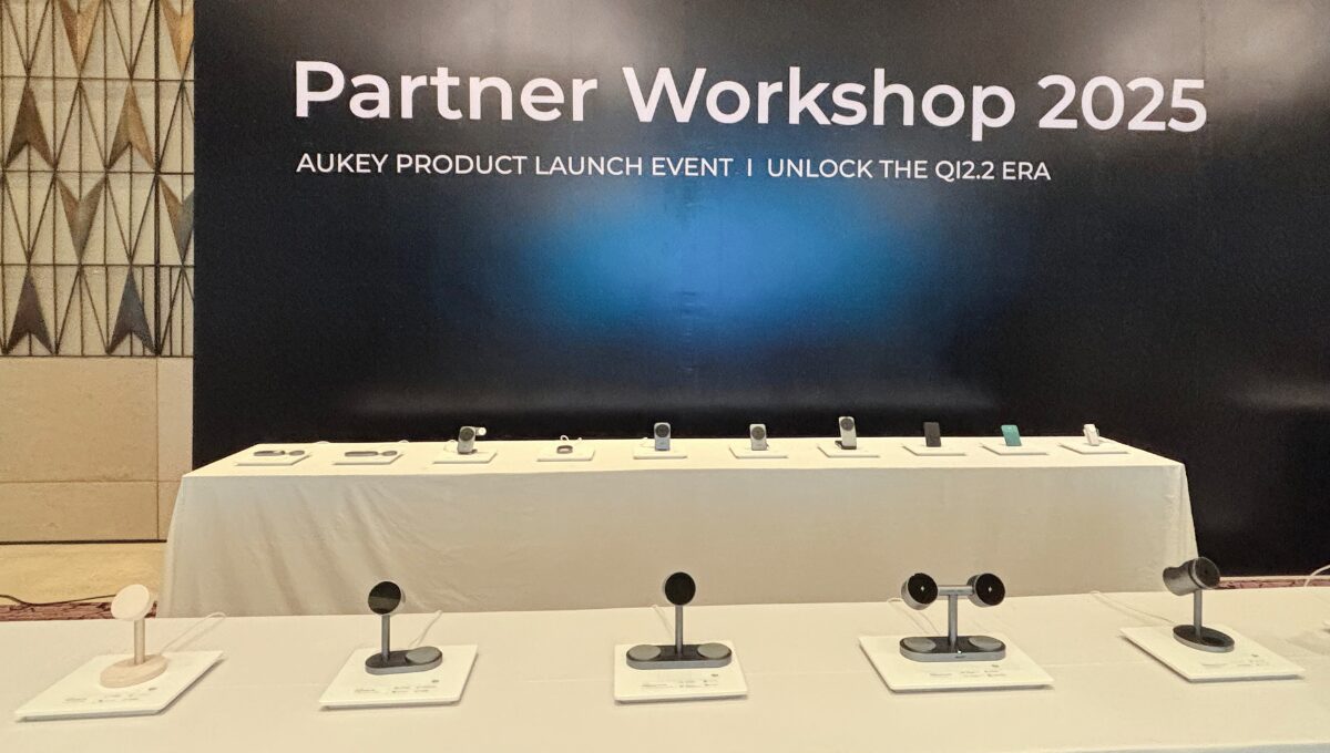 AUKEY一口氣推出15款新品。產品涵蓋單裝置到四裝置充電、桌面支架、便攜折疊式充電器與行動電源等完整產品線。圖/智選科技提供
