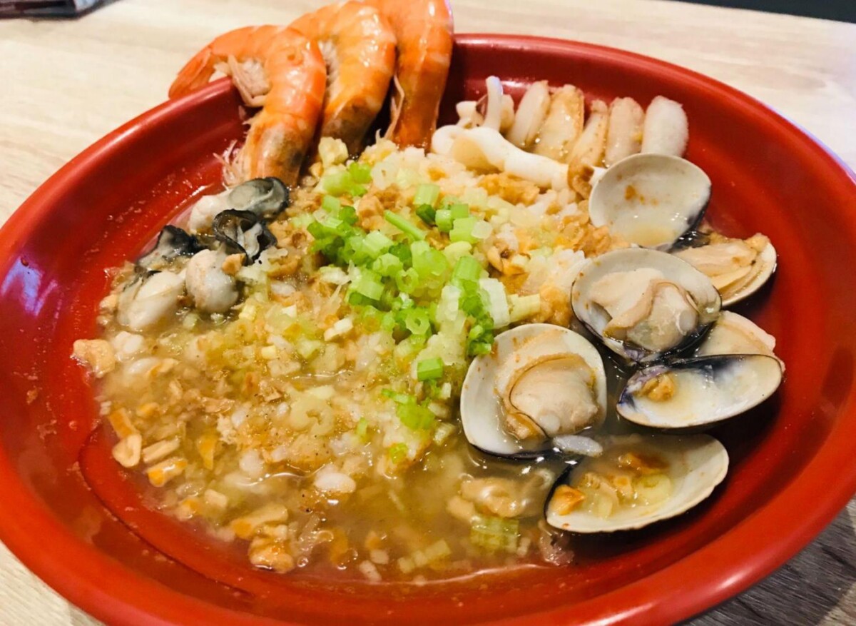 台東燻雞專賣店 每日現宰土雞 煙燻滷味香氣四溢