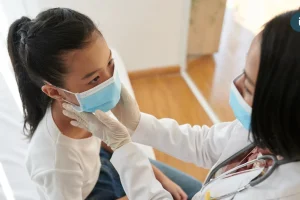 頸部反覆流膿恐藏隱疾 萬芳醫院提醒警覺腮裂囊腫