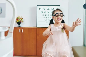 小學畢業前高度近視 台灣兒童近視低齡化、度數上升快