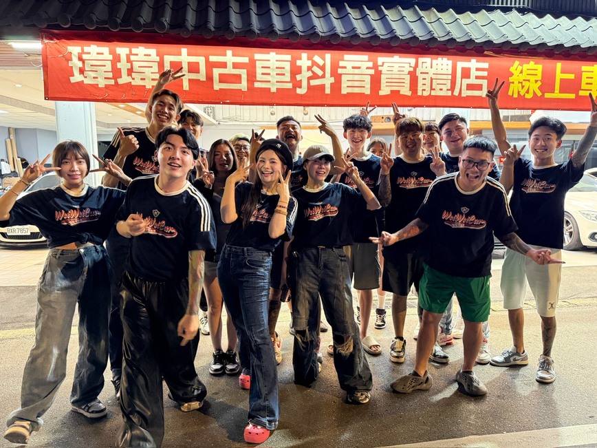 網紅藝人都願意來瑋瑋中古車0元起標，可見這間桃園中古車行深受信任（圖/Medick Marketing Ltd.提供）
