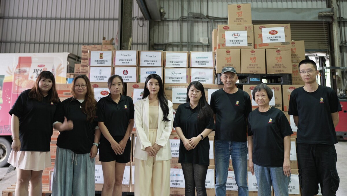 品牌伸援手，共捐百箱物資 (翁兆緯 攝)