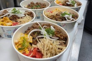 台中西區丼飯專賣店 一開蓋就噴香 炙燒香氣讓人秒餓