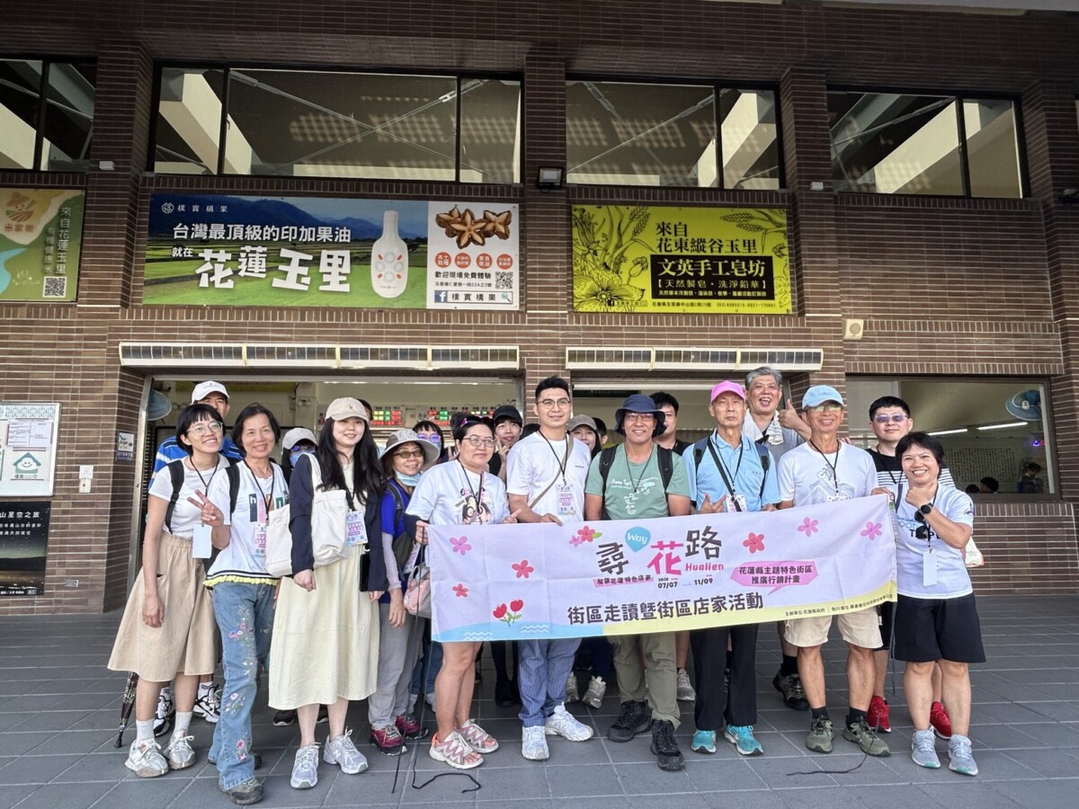 玉溪路線走讀活動開始前,
由布農族文學家Salizan(前排右4)帶領民眾大合照