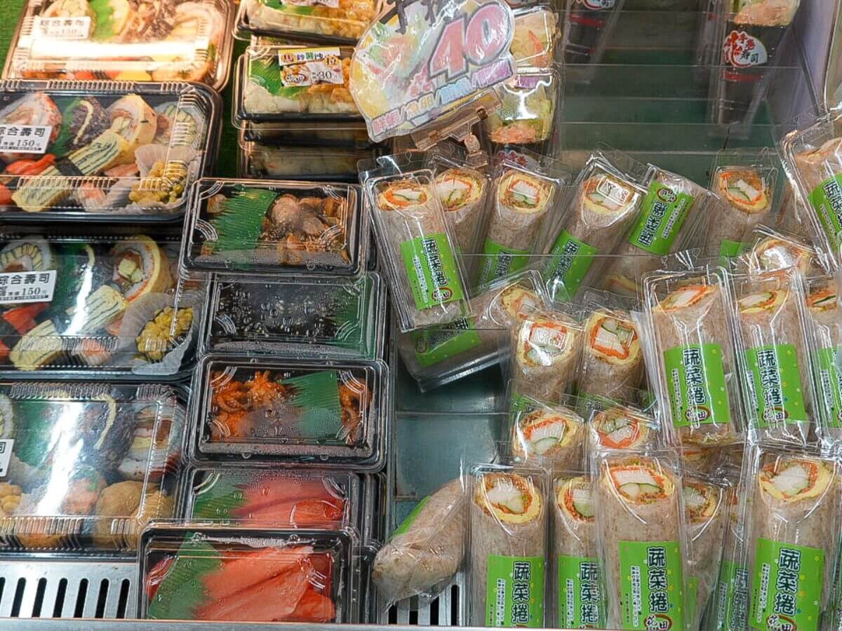台中美食|用 500 元吃爆新光黃昏市場!鹹食甜點一次滿足