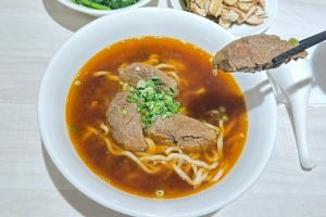 板橋紅燒牛肉麵推薦 隱藏巷弄清燉紅燒雙湯頭古早味