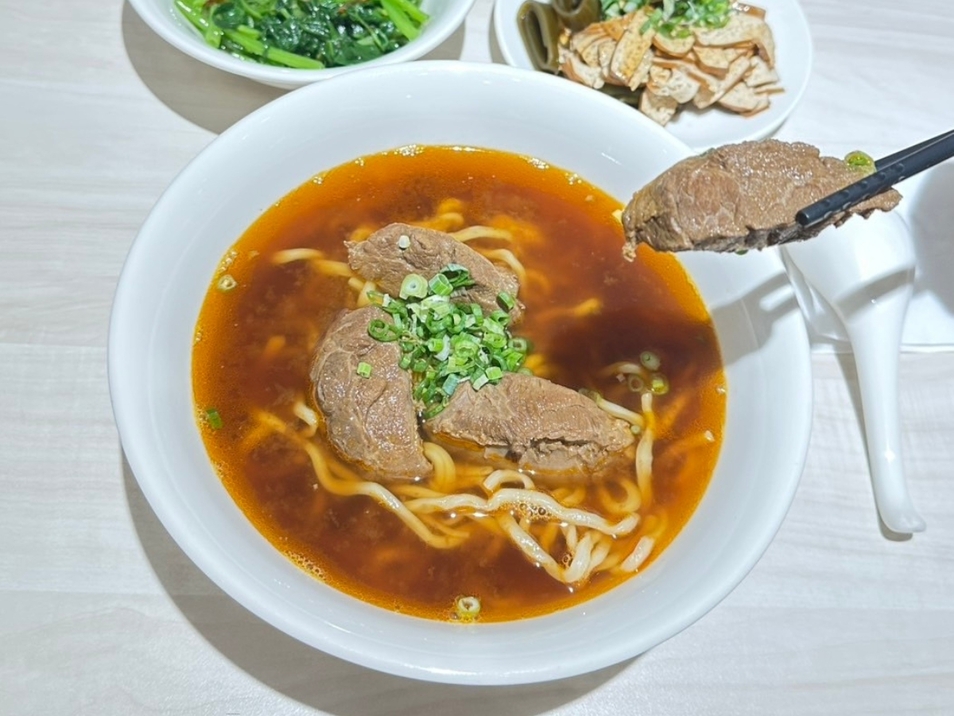 板橋紅燒牛肉麵推薦 隱藏巷弄清燉紅燒雙湯頭古早味