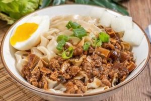 花蓮人氣麵店藏夜市轉角 一碗手工餛飩吃出家的味道