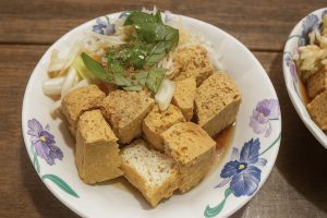 礁溪人氣臭豆腐 龍潭湖旅人一致推薦在地銅板美味