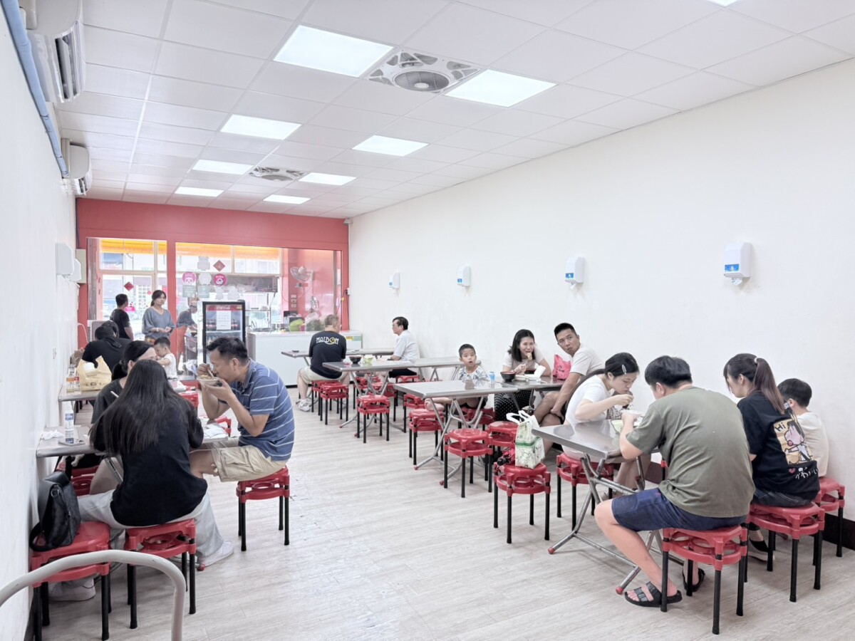 頭份平價美食推薦 苗栗知名鴨肉飯排隊名店慢熬甘甜香醇藥膳味