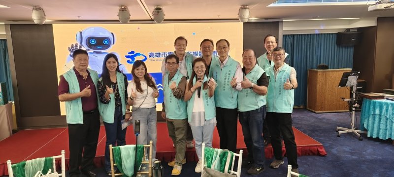 高雄市雲網路多媒體新聞協會 理監事合影 圖/李耀文