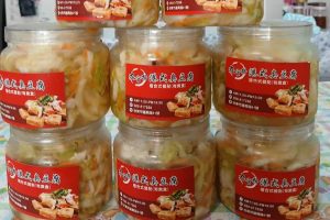 台東港式臭豆腐 外酥內嫩炭火堅持 烤出一塊塊記憶裡味道