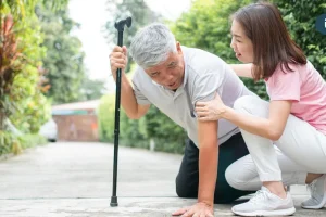 98歲阿公 骨鬆至今健步如飛 醫師：持續用藥是關鍵