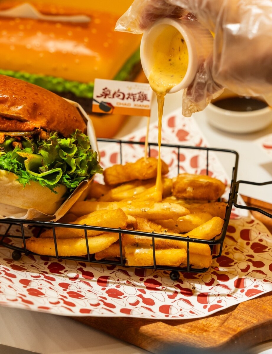 【新竹美食】隱身東區巷弄炸雞黑馬 推出創意漢堡掀起話題