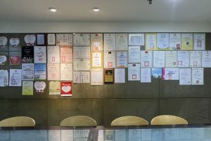 戶外廣告化身公益平台 李丞軒推動城市公益燈箱 30年不輟