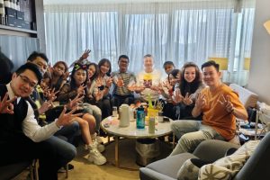 顛覆教學模式 騰凰攜手承瀛學苑 推出沉浸式線下AI短視頻實戰課程