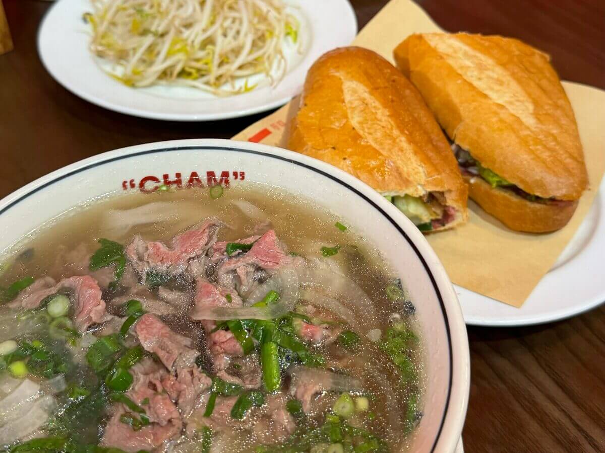 桃園美食|桃園火車站周邊一次環遊四國!越南河粉、港式茶餐廳、日式關東煮、泰式小吃美食地圖