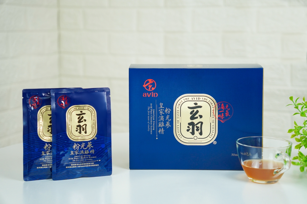 粉光蔘滴雞精，為工作強度大、銀髮族群打造，是年節送禮的活力之選（圖玄羽皇家滴雞精)