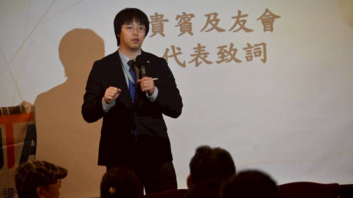 (臺北市政府資訊局局長趙式隆: 肯定協會長期辦理多場 AI 培訓課程及職能認證 / 中華網路行銷講師協會提供 )