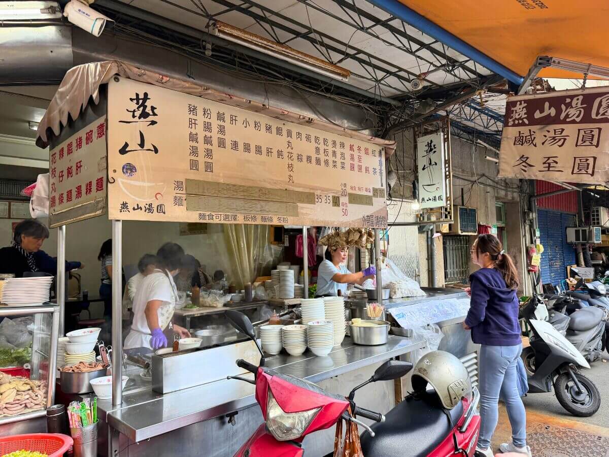 台北美食|雙連市場必吃小吃,在地 60 年老店美食清單,滷肉飯、湯圓、私房麵老台北味一次整理!