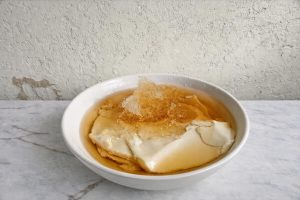 龍山寺必吃甜點 現煮配料剉冰＋滑嫩豆花 外帶內用都方便