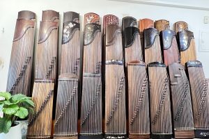 新北手工古箏工作室30年堅持 從木紋到音色 每把琴都親手試彈