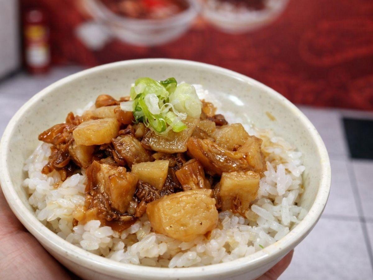 員林火車站必吃美食 記住客人也顧好每一碗飯「鳳謀控肉飯」