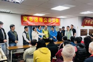 板橋中正里攜手在地團體「寒冬送暖」關懷34戶近貧家庭