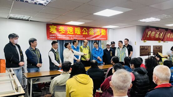 板橋中正里攜手在地團體「寒冬送暖」關懷34戶近貧家庭