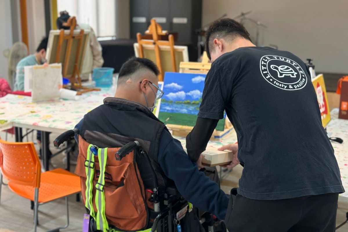 簡約禮盒傳遞大愛，助力腦麻協會春節公益行動