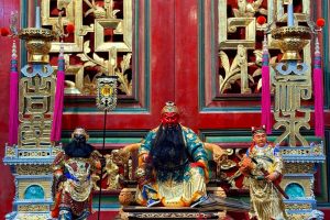 台南佛具專賣店 融合新中式風格與信仰 打造現代宴王擺設空間