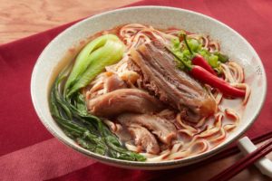 西屯人氣牛肉麵推薦 從紅燒到牛三寶 用真材實料說服饕客