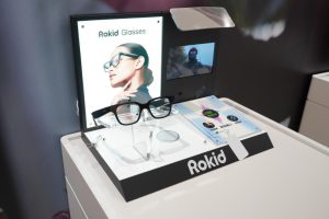 搶佔AI穿戴通路先機 寶島眼鏡布局全台101家Rokid樂奇AI智慧眼鏡體驗據點