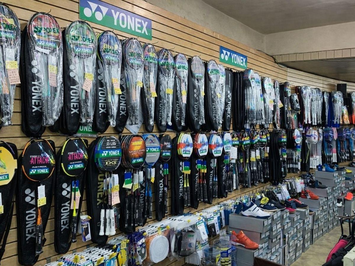 豐原買羽球拍推薦：店內陳列完整球拍規格，從新手入門到進階競賽款一應俱全（圖/Medick Marketing Ltd.提供）