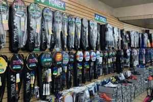 台中買羽球拍去哪？在地深耕38年專賣店 穿線、球鞋一次滿足