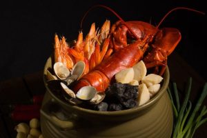 嘉義西區海鮮餐廳 生米慢熬活體紅蟳砂鍋粥 百元起享受濃鮮海味