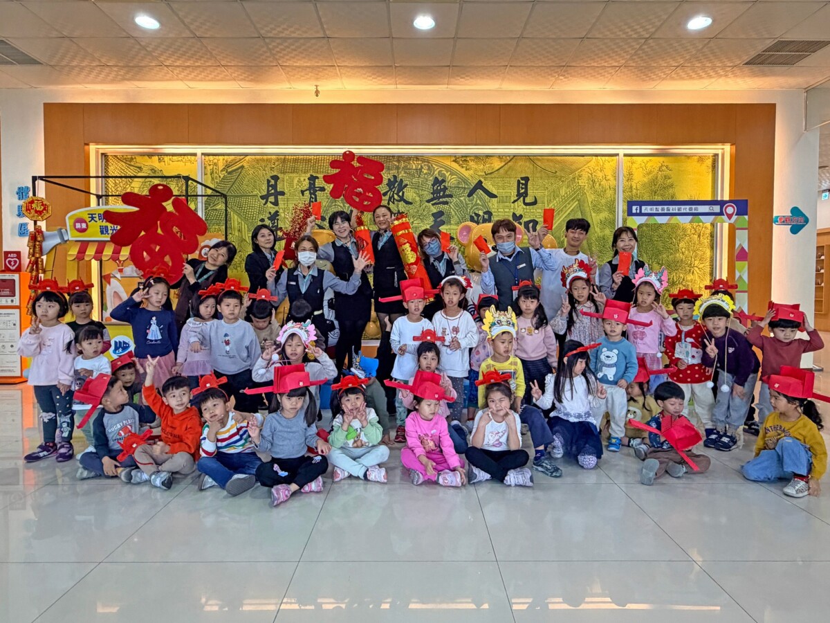 天明製藥農科觀光藥廠推出艾草槌DIY，報名即贈好禮，親子走春同遊，歡樂迎金馬好運。