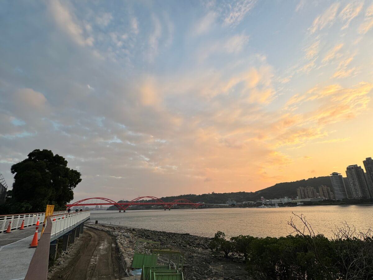 台北一日遊|關渡恐龍樂園+貨櫃市集+河岸秘境!親子景點一路玩到淡水