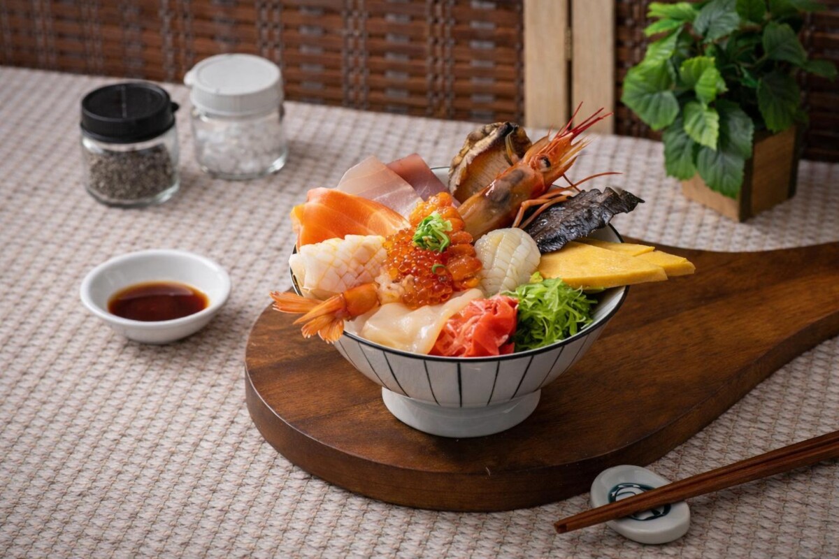 龜山海鮮丼飯推薦,新鮮生魚片現切上桌,CP值高(圖/Medick Marketing Ltd.提供)