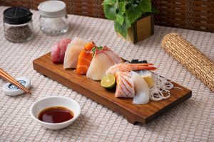 龜山日式料理店推薦 新鮮魚料自由選配 豐盛美味生魚片、丼飯